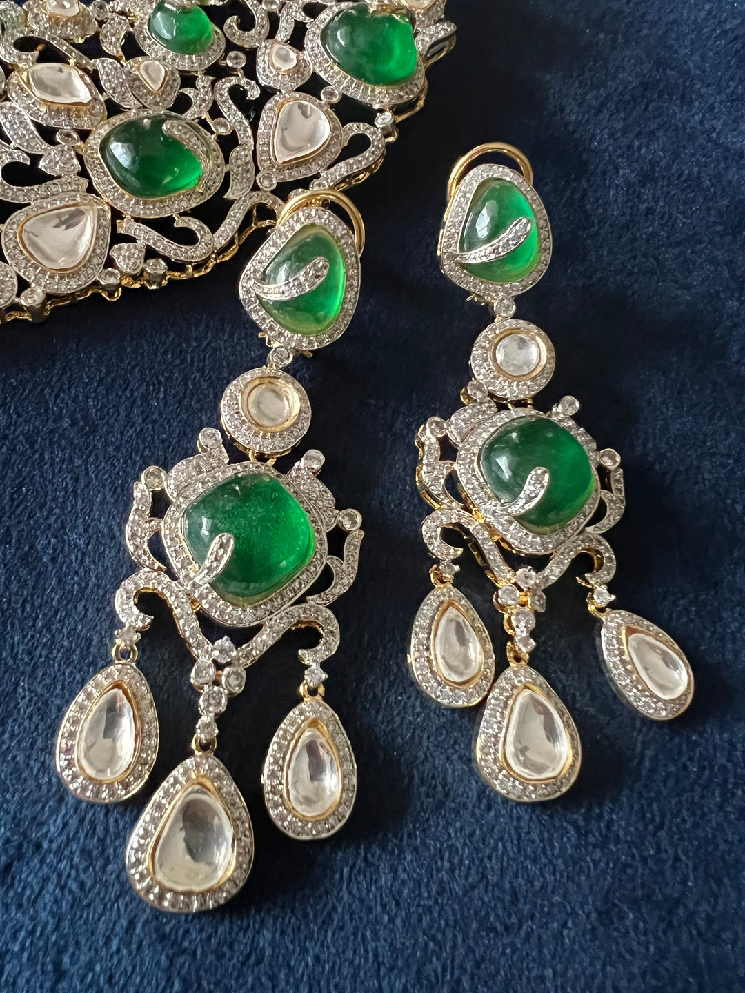 Elegant Kundan Necklace Set - Dazzle at Weddings and Festive Affairs
