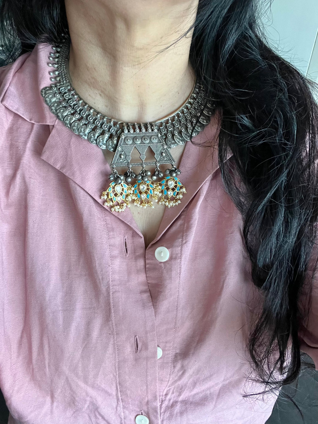 Exquisite Fusion Necklace with Kundan Embellishments