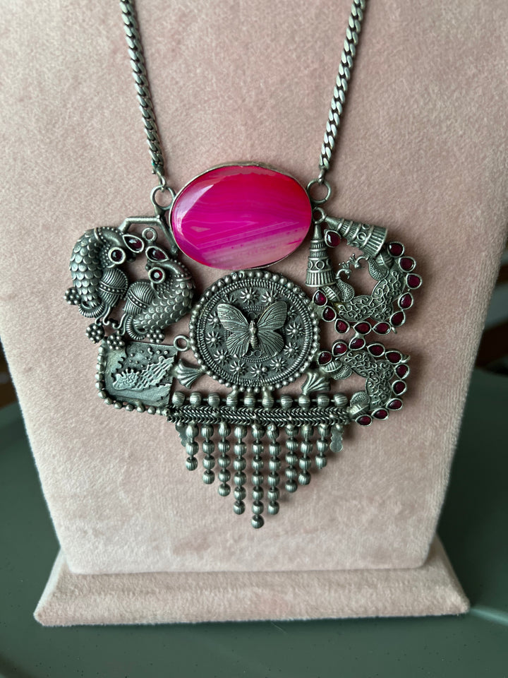 Handmade Antique Brass Stone Necklace - Casual Elegance with a Vintage Twist