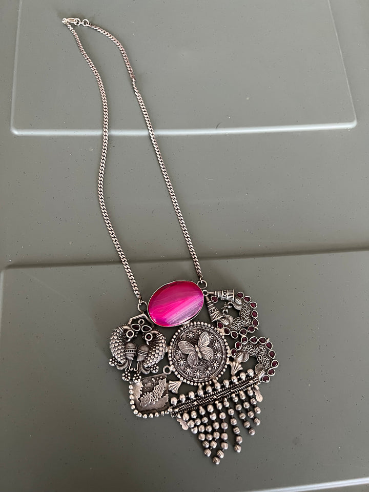 Handmade Antique Brass Stone Necklace - Casual Elegance with a Vintage Twist