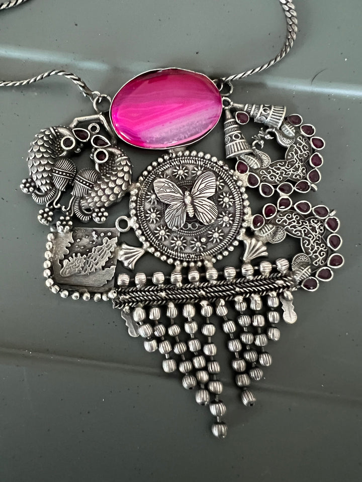 Handmade Antique Brass Stone Necklace - Casual Elegance with a Vintage Twist