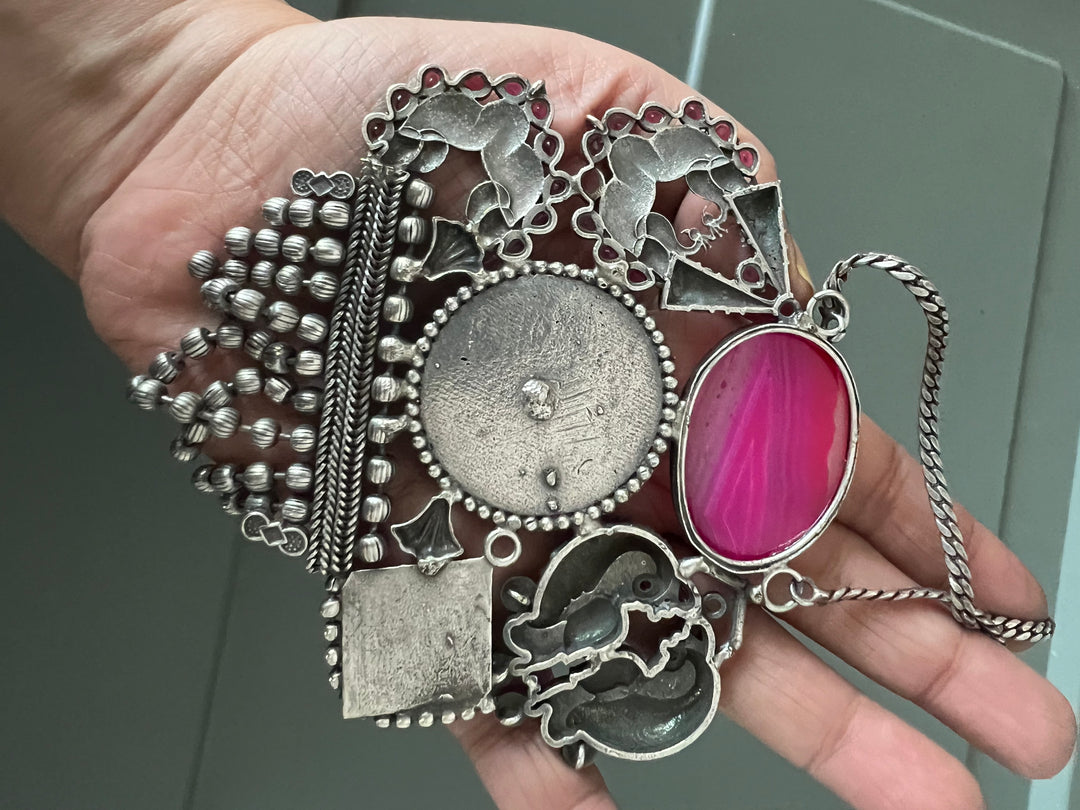 Handmade Antique Brass Stone Necklace - Casual Elegance with a Vintage Twist