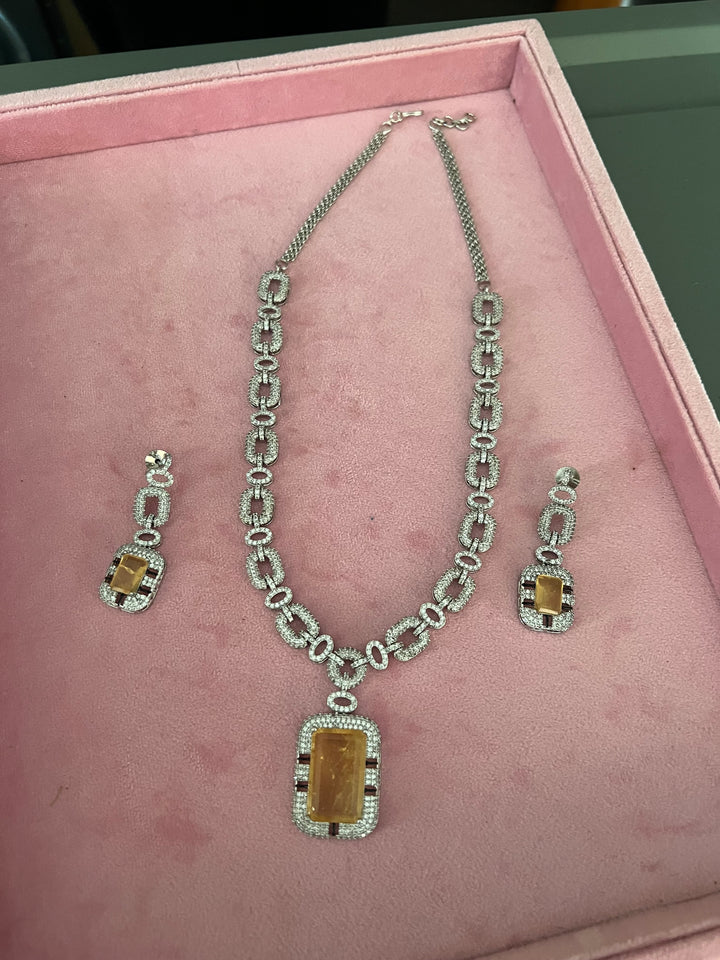 Exquisite Doublet Stone Necklace Set - Elevate Your Elegance