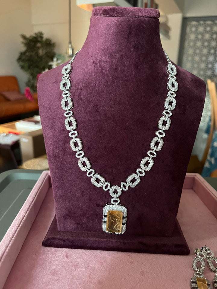 Exquisite Doublet Stone Necklace Set - Elevate Your Elegance