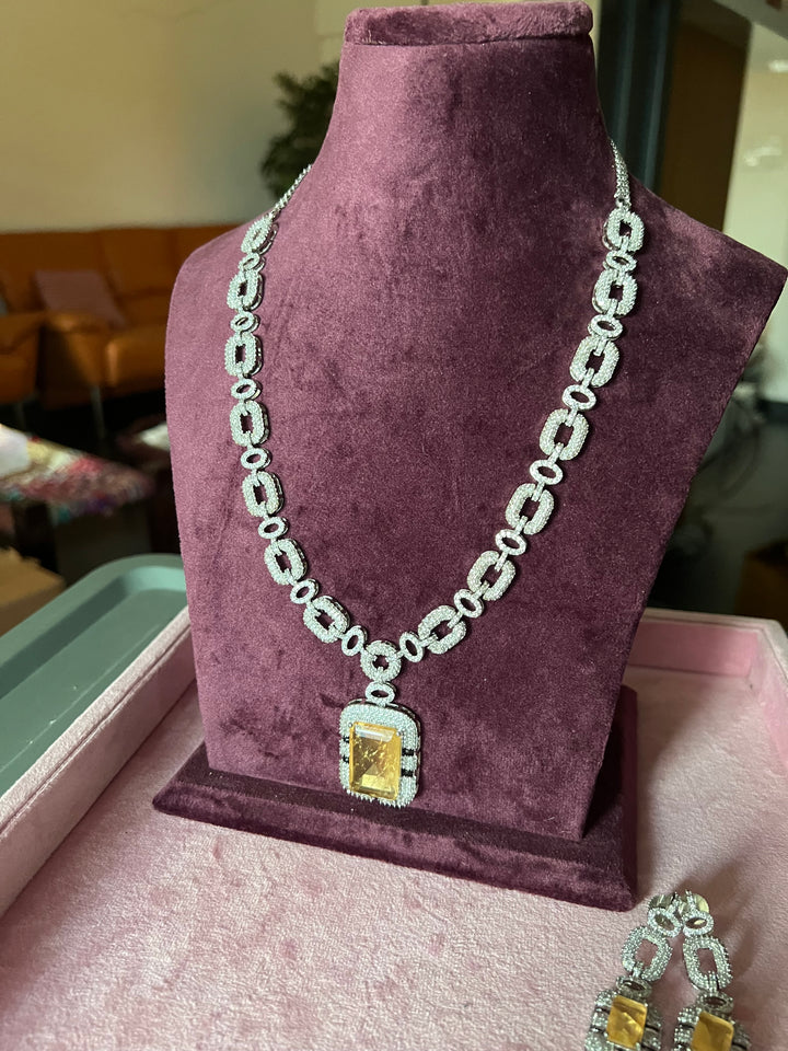 Exquisite Doublet Stone Necklace Set - Elevate Your Elegance