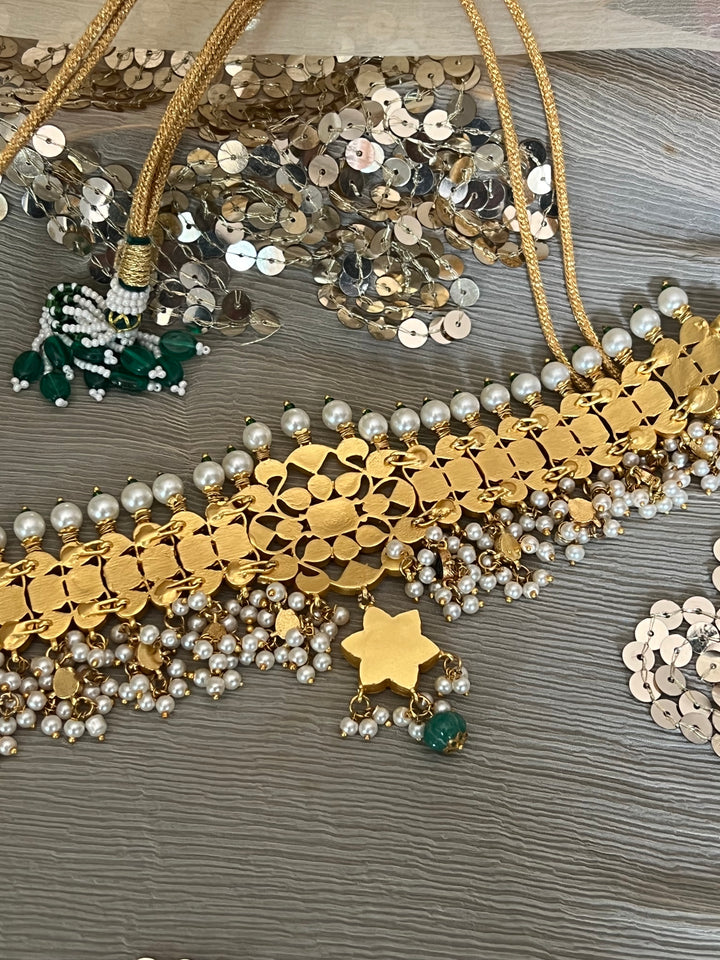 SHIVKA Beautiful Flora Kundan Choker with Pretty Earrings/ Wedding Choker Set/ Bridal Choker Set/ Wedding Jewellery/ Kundan Jewellery