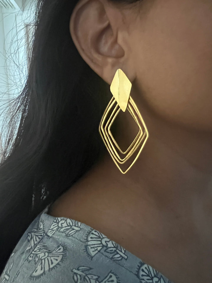 Statement Kite Danglers