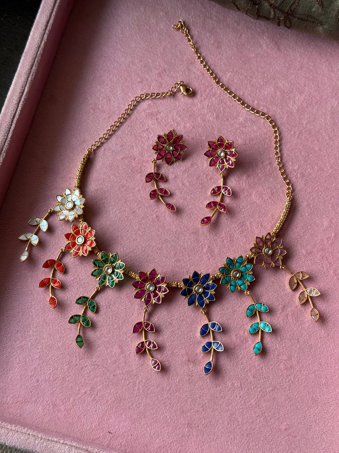 Multicolour Jadau Flower and Leaf Necklace Set