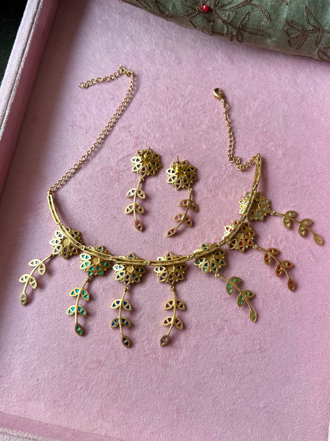 Multicolour Jadau Flower and Leaf Necklace Set