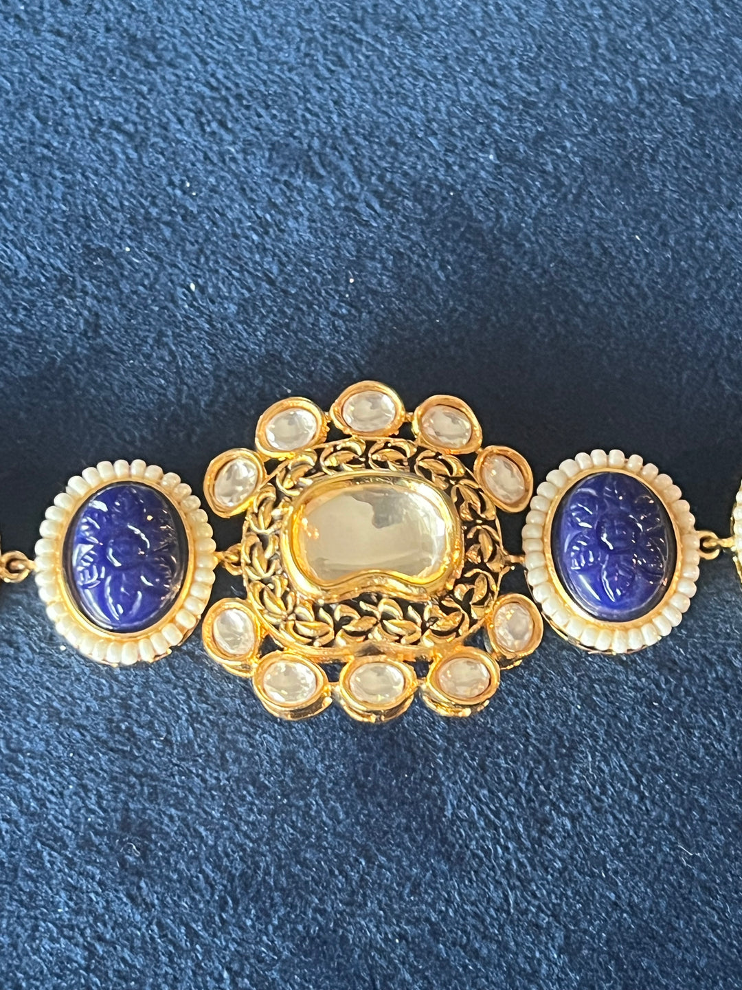 Elegant Kundan Bracelet with Exquisite Carved Stones