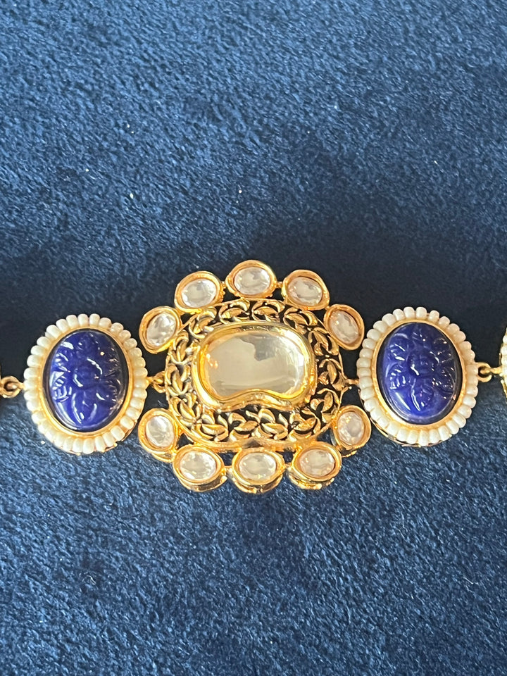 Elegant Kundan Bracelet with Exquisite Carved Stones