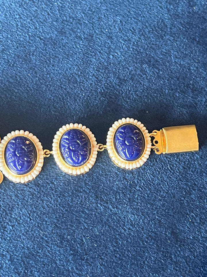 Elegant Kundan Bracelet with Exquisite Carved Stones