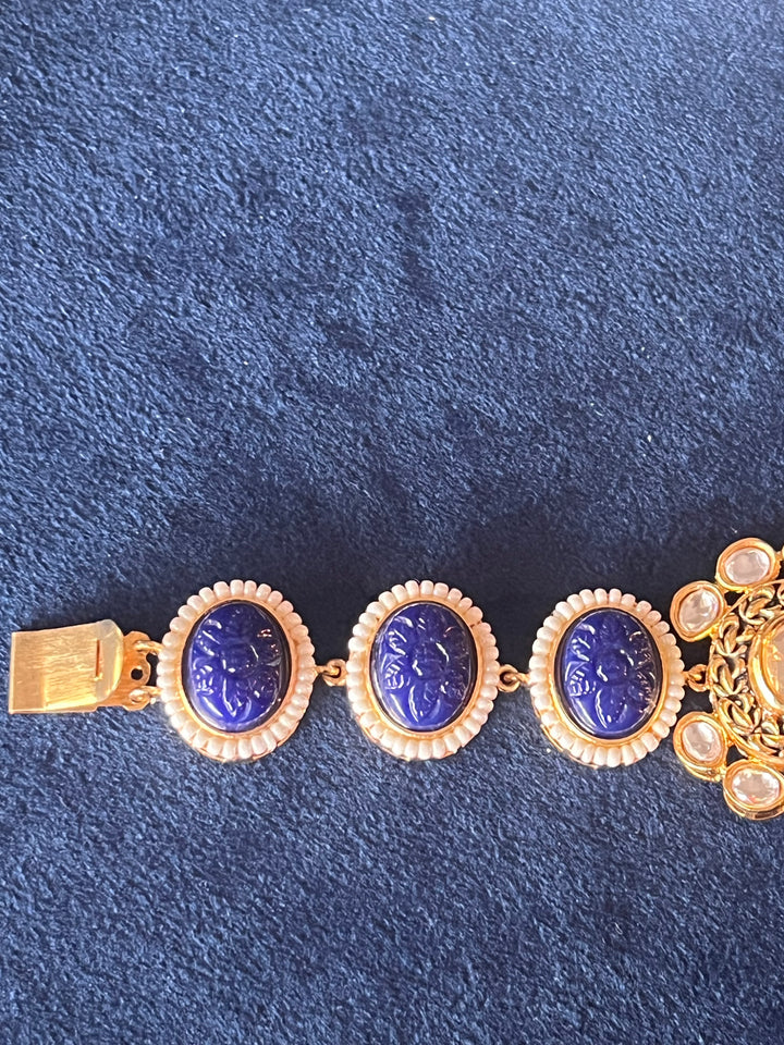 Elegant Kundan Bracelet with Exquisite Carved Stones