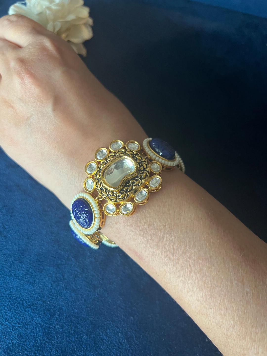 Elegant Kundan Bracelet with Exquisite Carved Stones