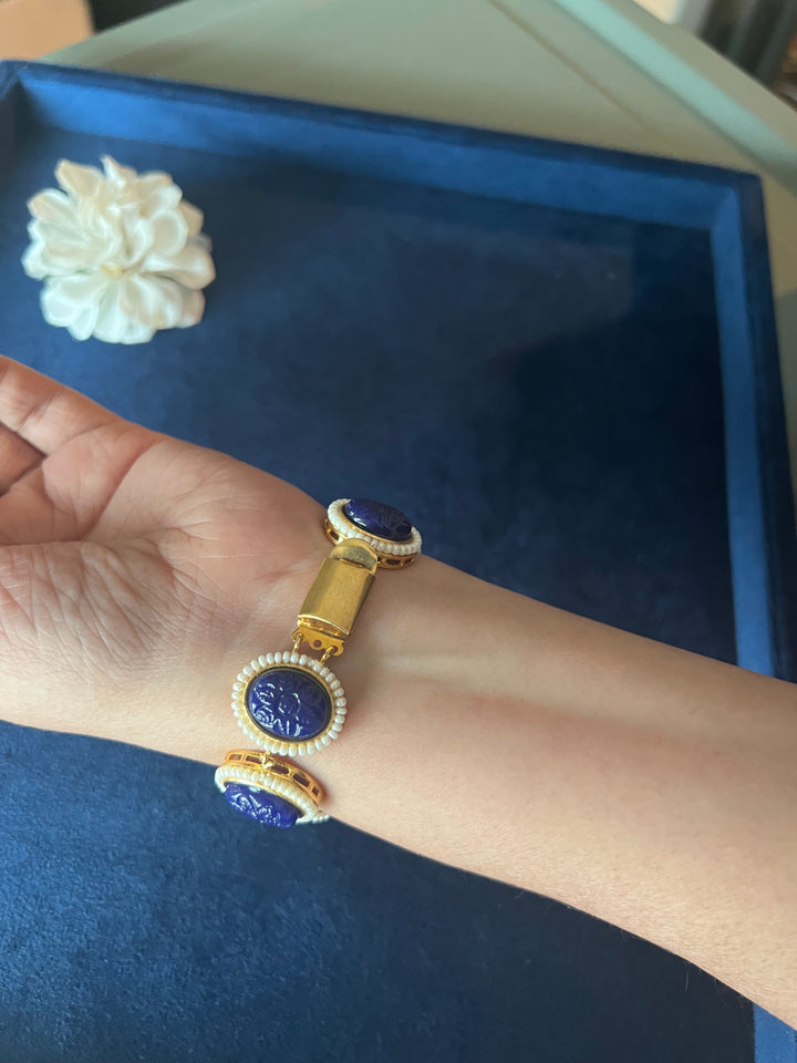 Elegant Kundan Bracelet with Exquisite Carved Stones