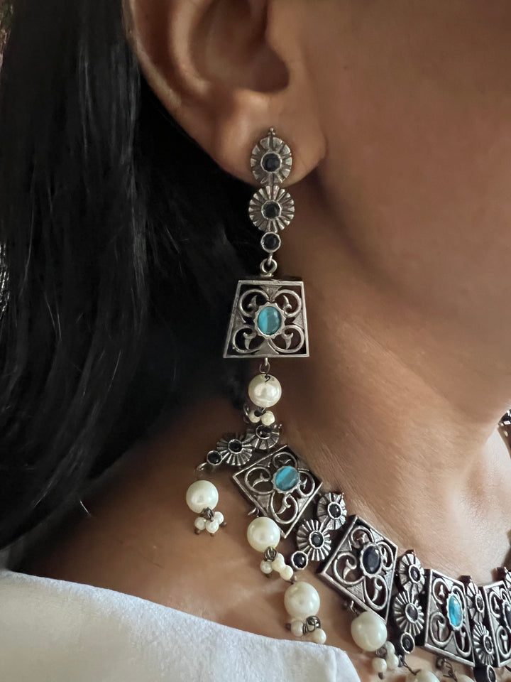 Vintage Artistic Necklace with Statement Earrings