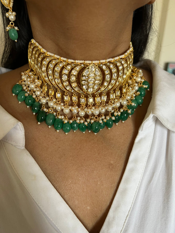 Scintillating Kundan Choker with Earrings