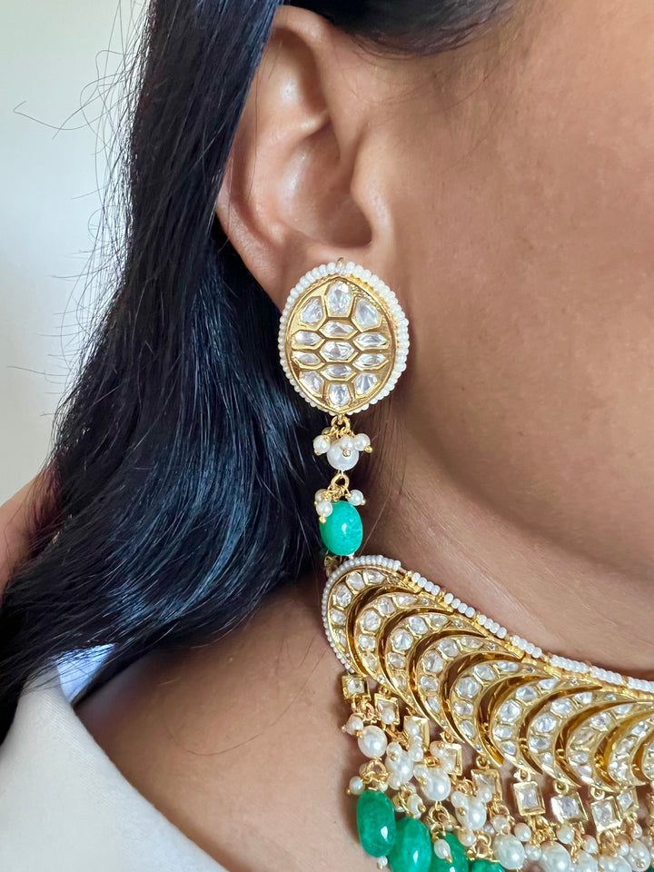 Scintillating Kundan Choker with Earrings