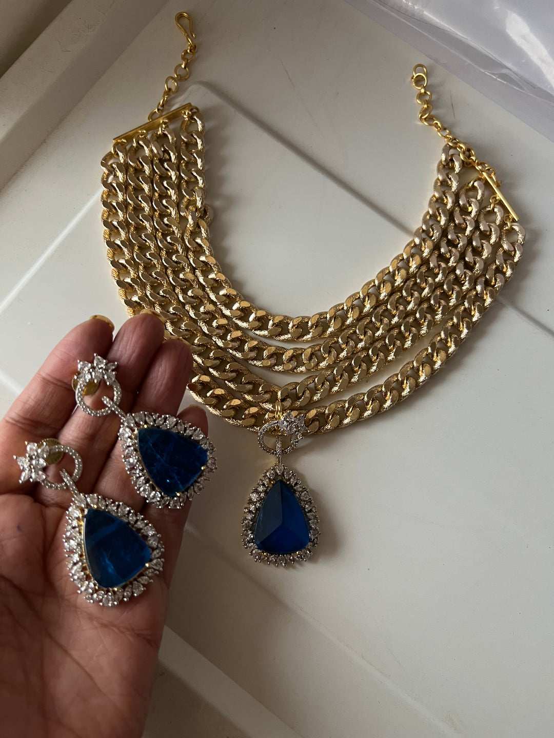 Exquisite Pendant Necklace Set - A Masterpiece of Elegance