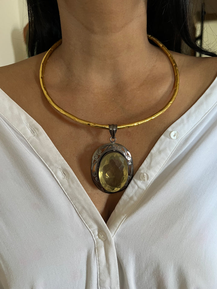 Hasli Necklace with Pretty Pendant