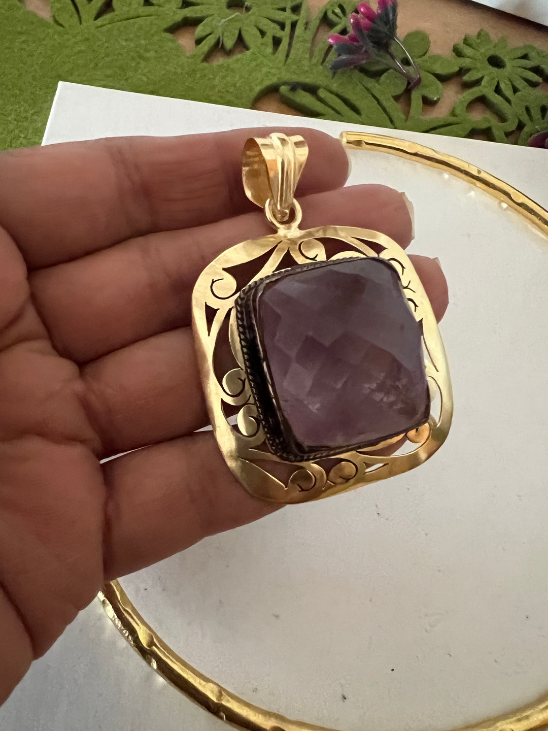 Hasli Necklace with Pretty Pendant