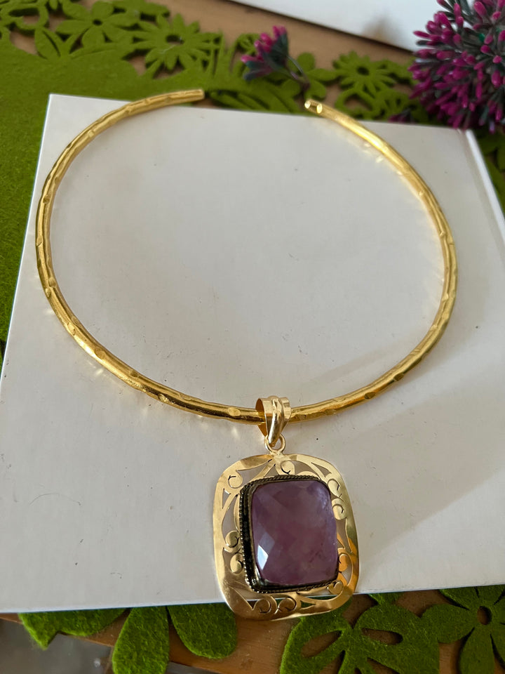 Hasli Necklace with Pretty Pendant