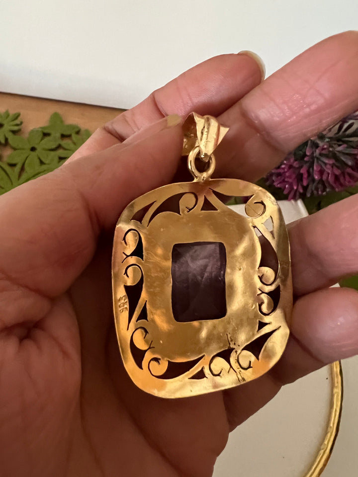 Hasli Necklace with Pretty Pendant