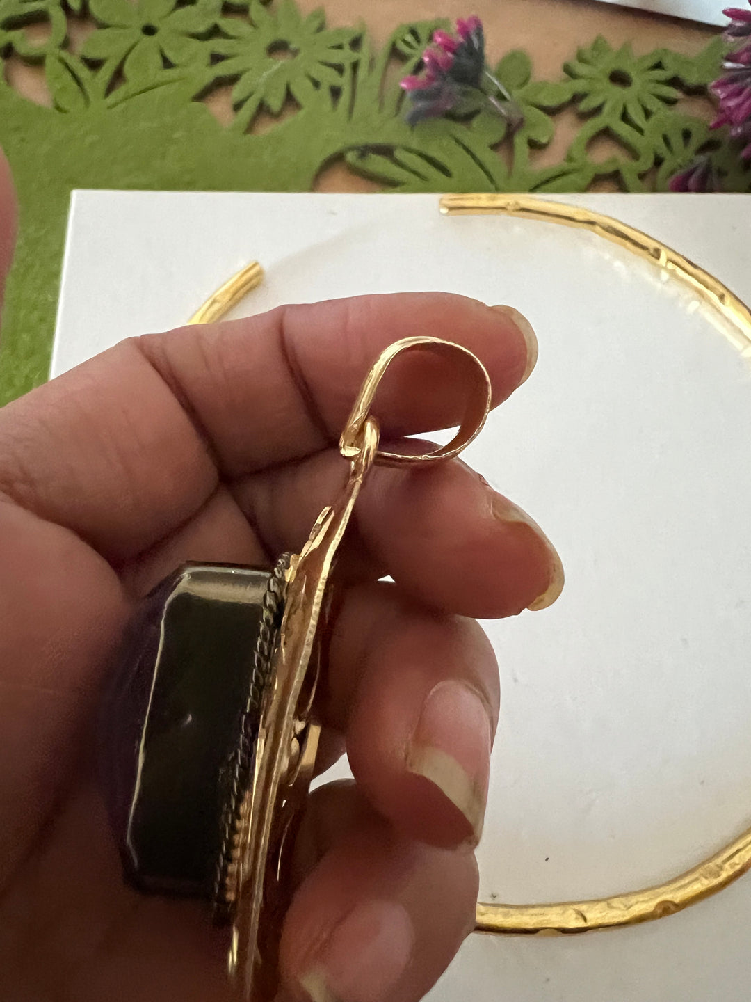 Hasli Necklace with Pretty Pendant