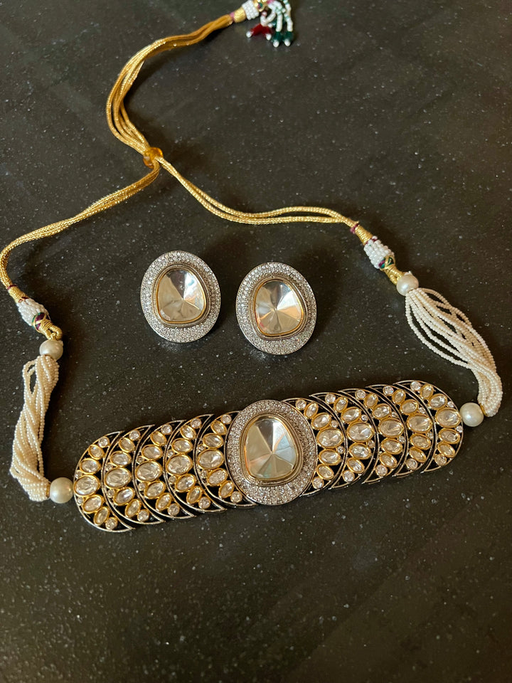 Scintillating Kundan Choker with Earrings