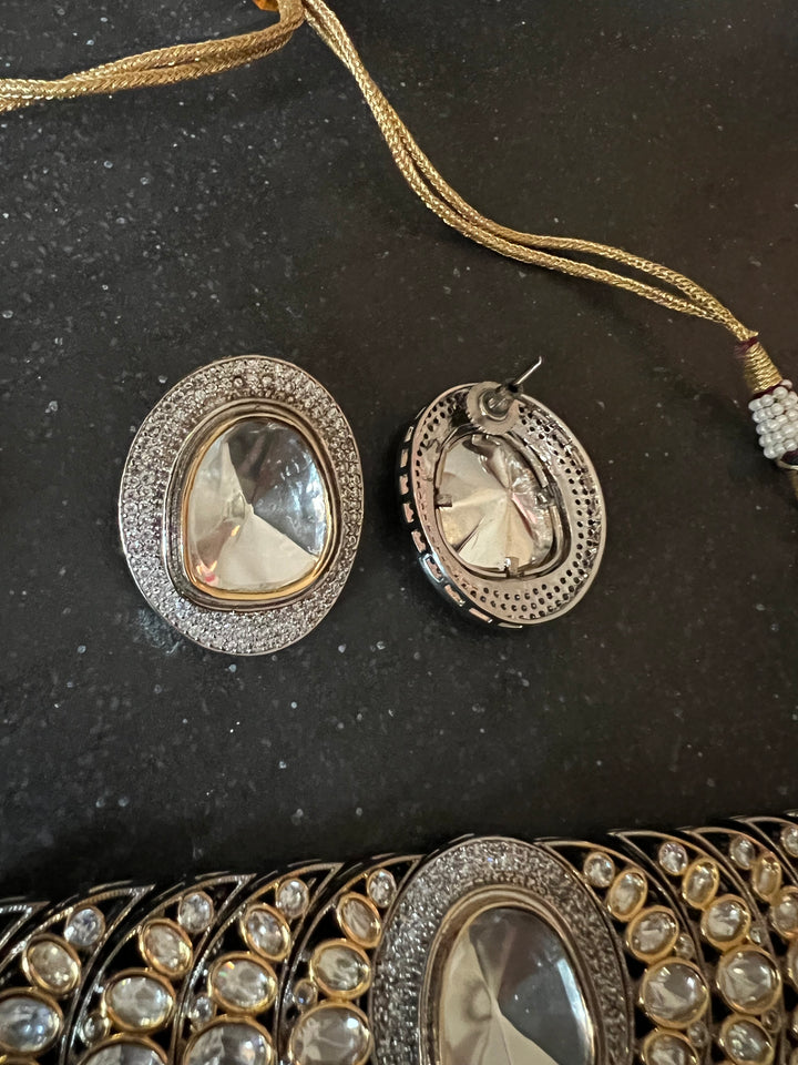 Scintillating Kundan Choker with Earrings