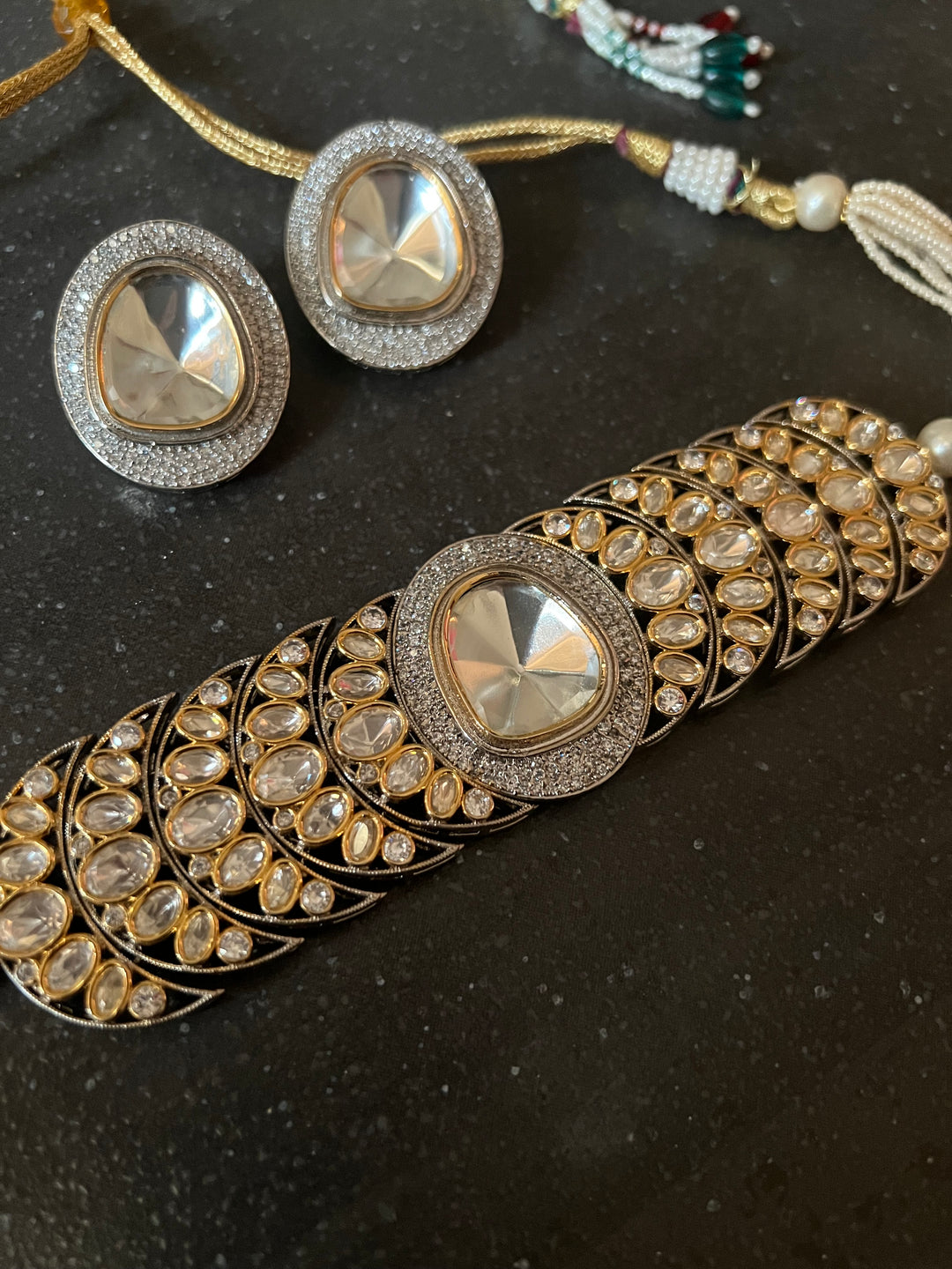 Scintillating Kundan Choker with Earrings