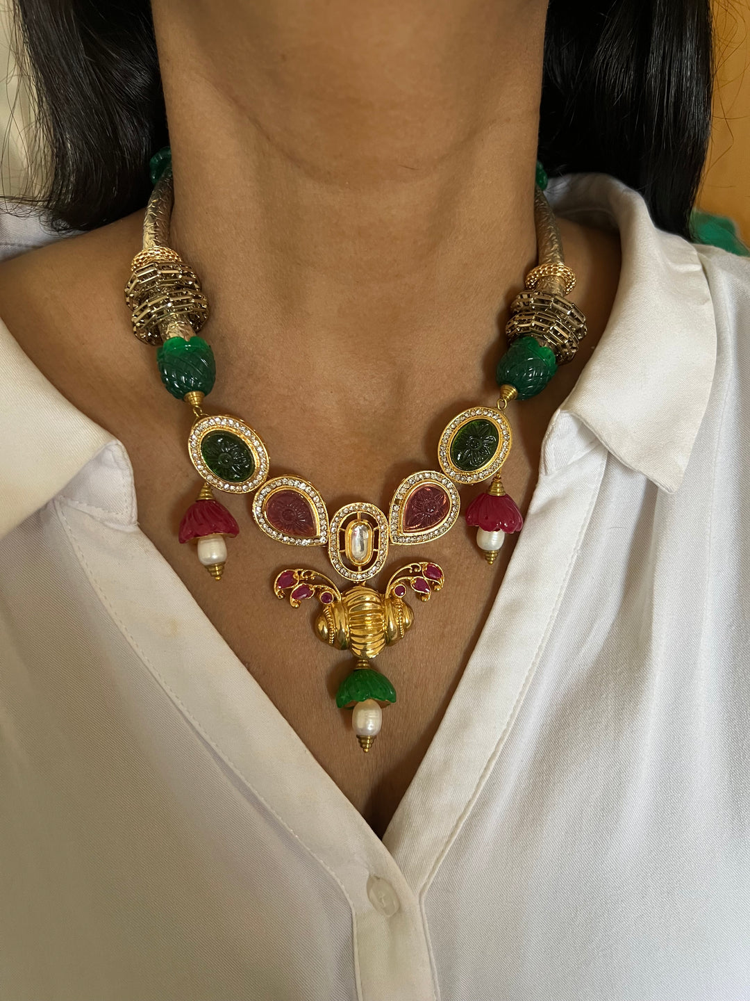 Elegant Fusion Hasli Necklace with Earrings