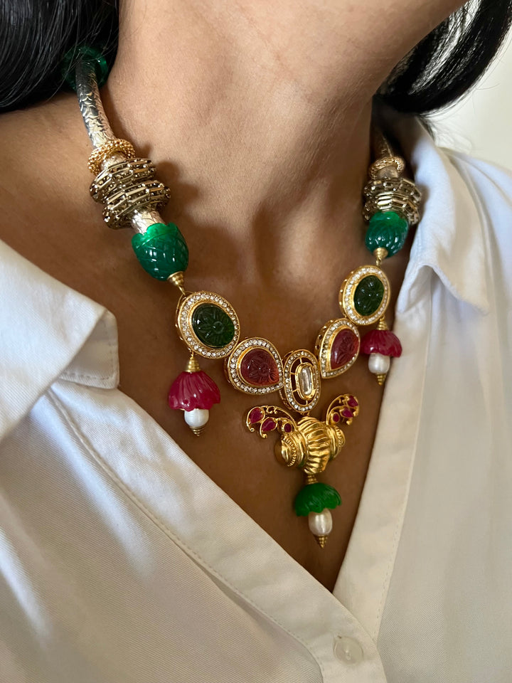 Elegant Fusion Hasli Necklace with Earrings