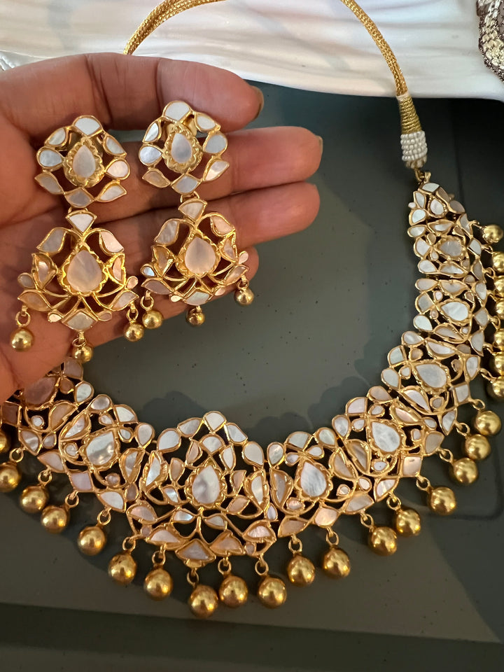 Elegant Mother of Pearl 925 Silver Necklace Set - Unmatched Quality and Style