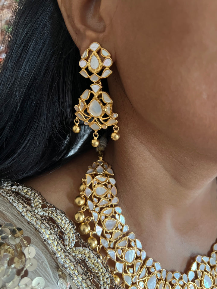 Elegant Mother of Pearl 925 Silver Necklace Set - Unmatched Quality and Style