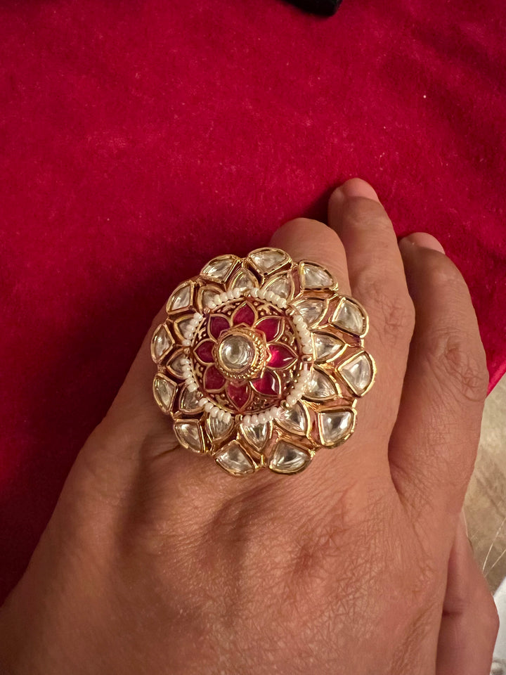 Statement Kundan Rotating Ring
