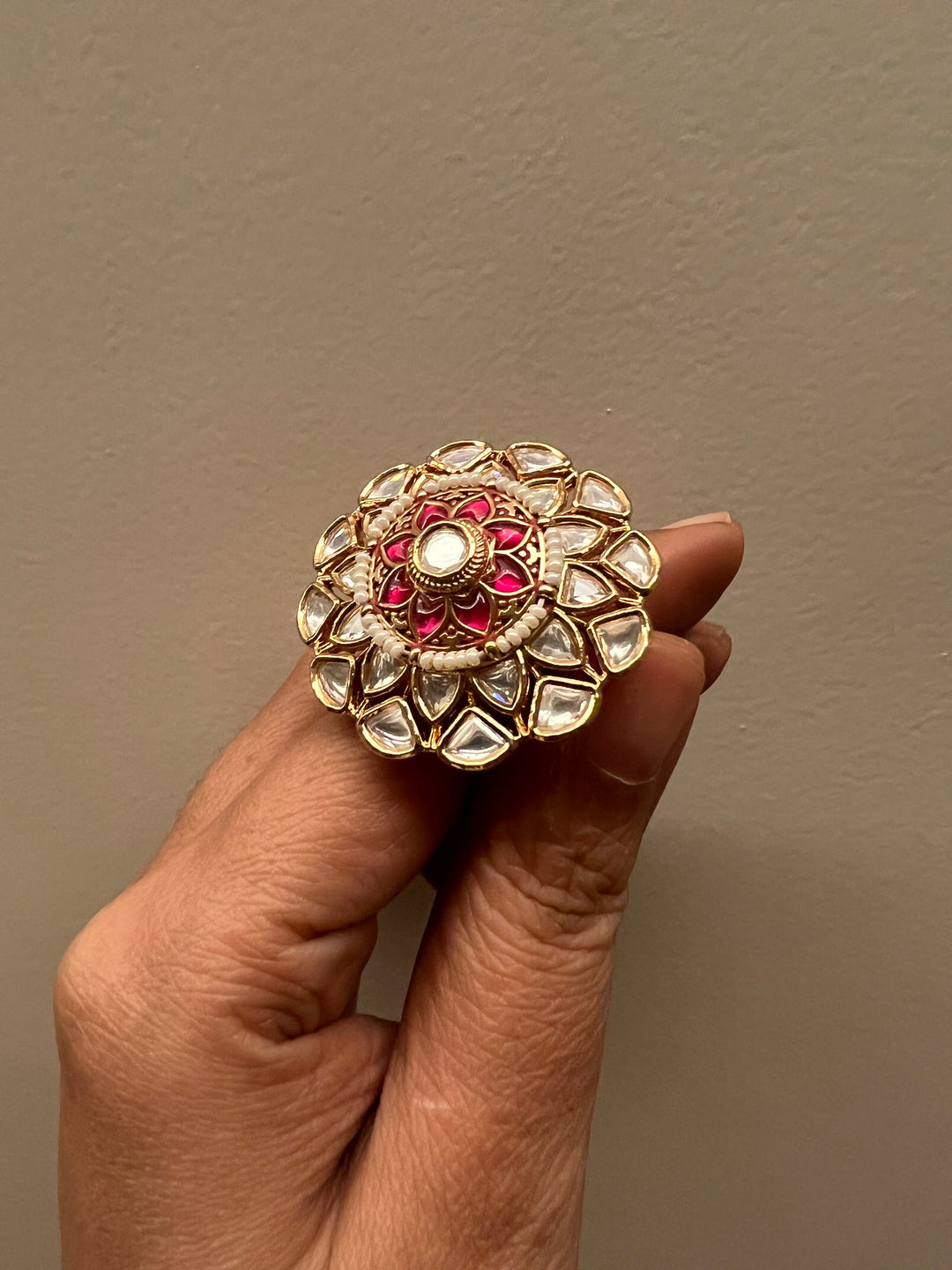Statement Kundan Rotating Ring
