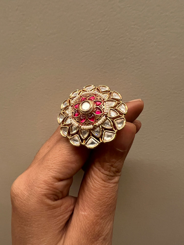 Statement Kundan Rotating Ring