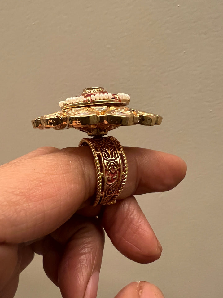 Statement Kundan Rotating Ring