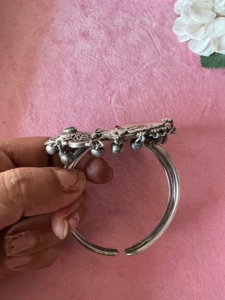 Elegant Fusion Handcuff - Premium Brass & Stone Craftsmanship