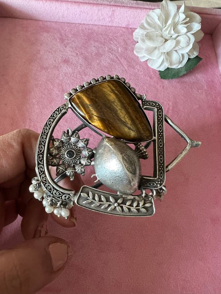 Elegant Fusion Handcuff - Premium Brass & Stone Craftsmanship