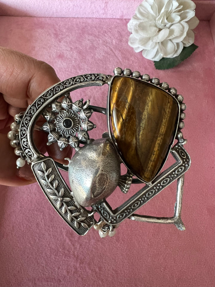 Elegant Fusion Handcuff - Premium Brass & Stone Craftsmanship