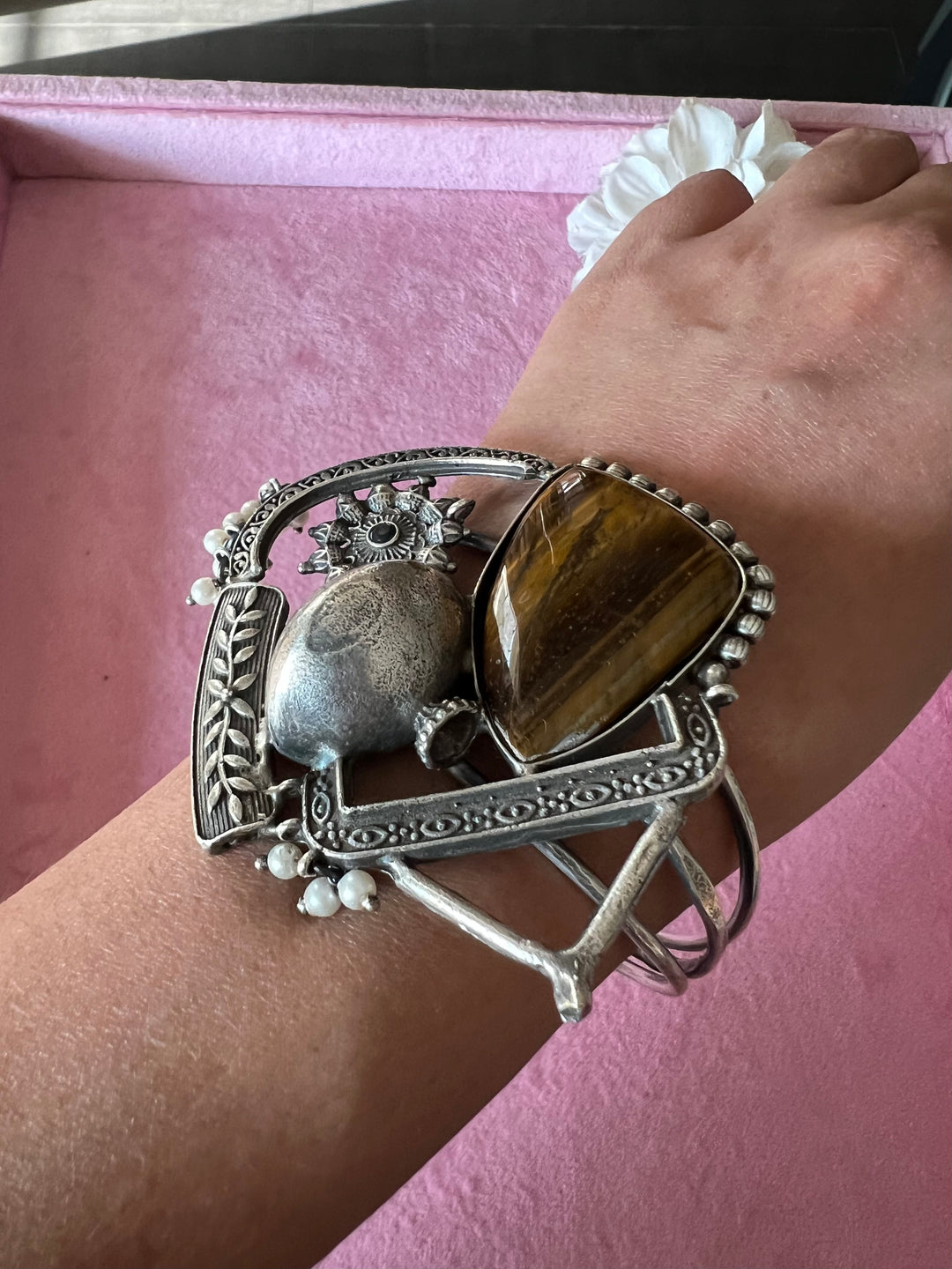 Elegant Fusion Handcuff - Premium Brass & Stone Craftsmanship