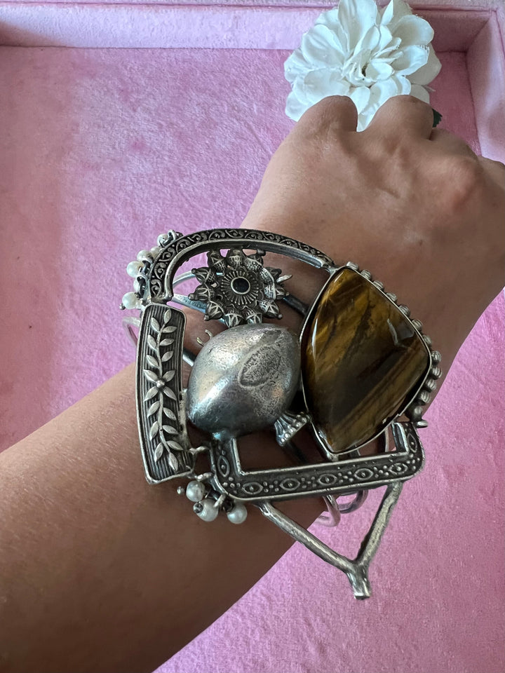 Elegant Fusion Handcuff - Premium Brass & Stone Craftsmanship