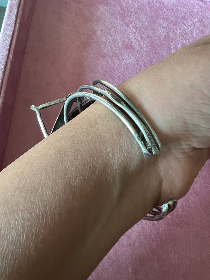 Elegant Fusion Handcuff - Premium Brass & Stone Craftsmanship