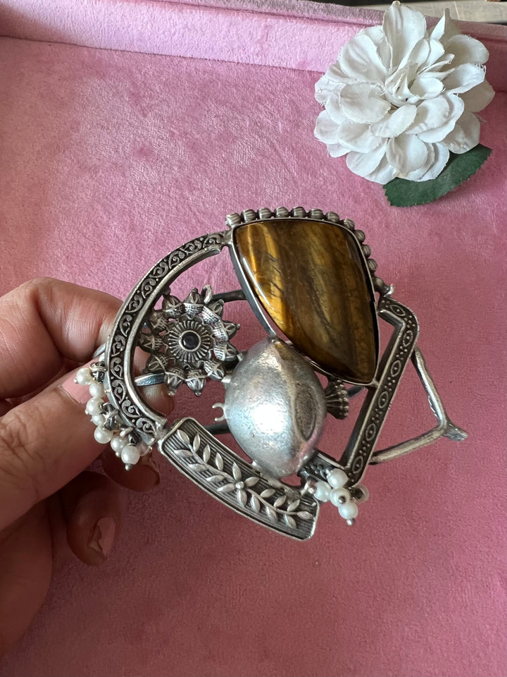 Elegant Fusion Handcuff - Premium Brass & Stone Craftsmanship