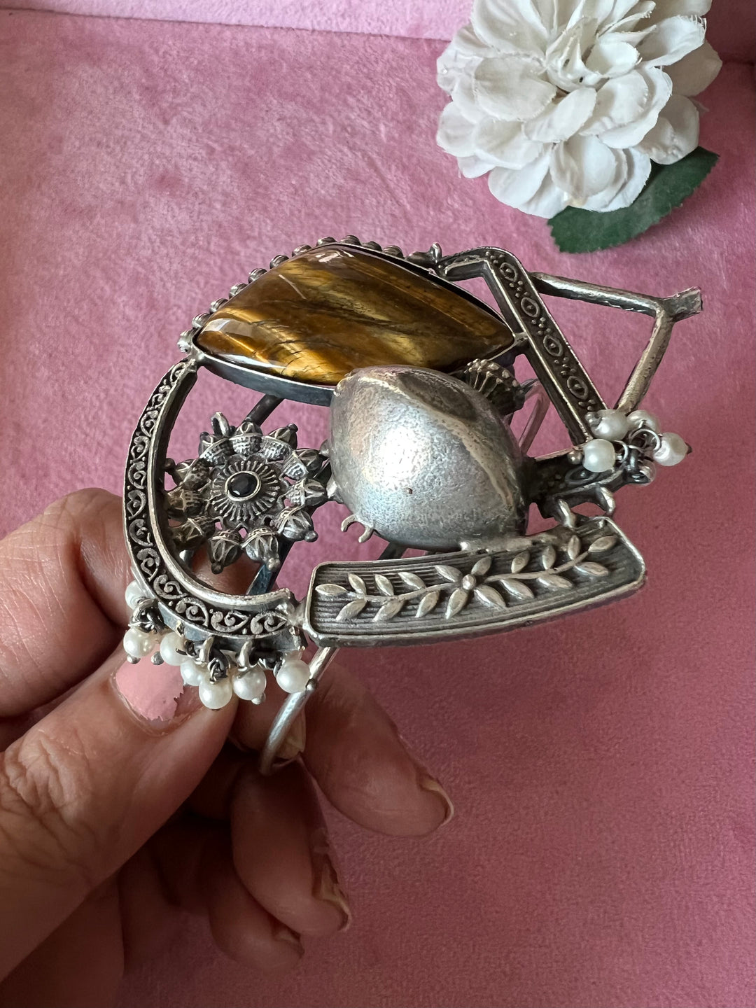 Elegant Fusion Handcuff - Premium Brass & Stone Craftsmanship