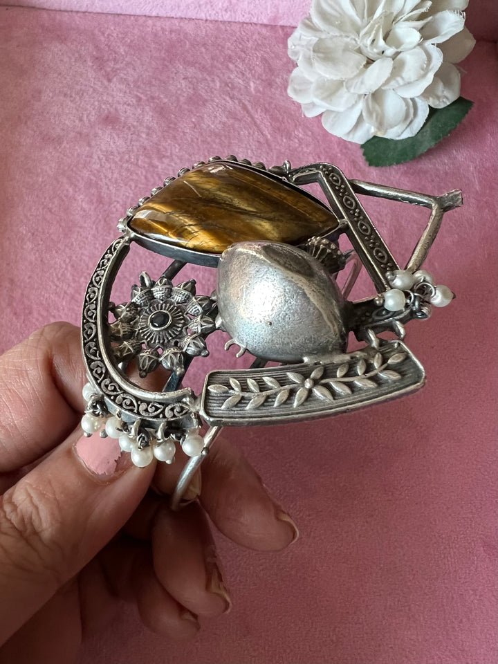 Elegant Fusion Handcuff - Premium Brass & Stone Craftsmanship