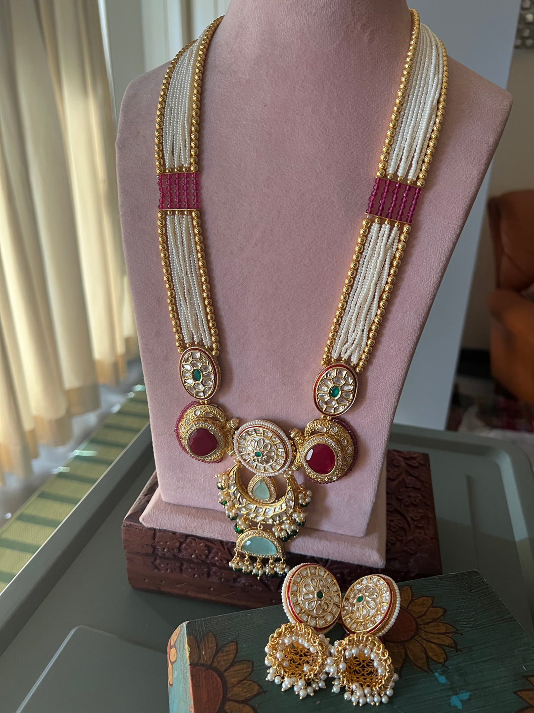 Exquisite Pendant Necklace Set - A Masterpiece of Elegance