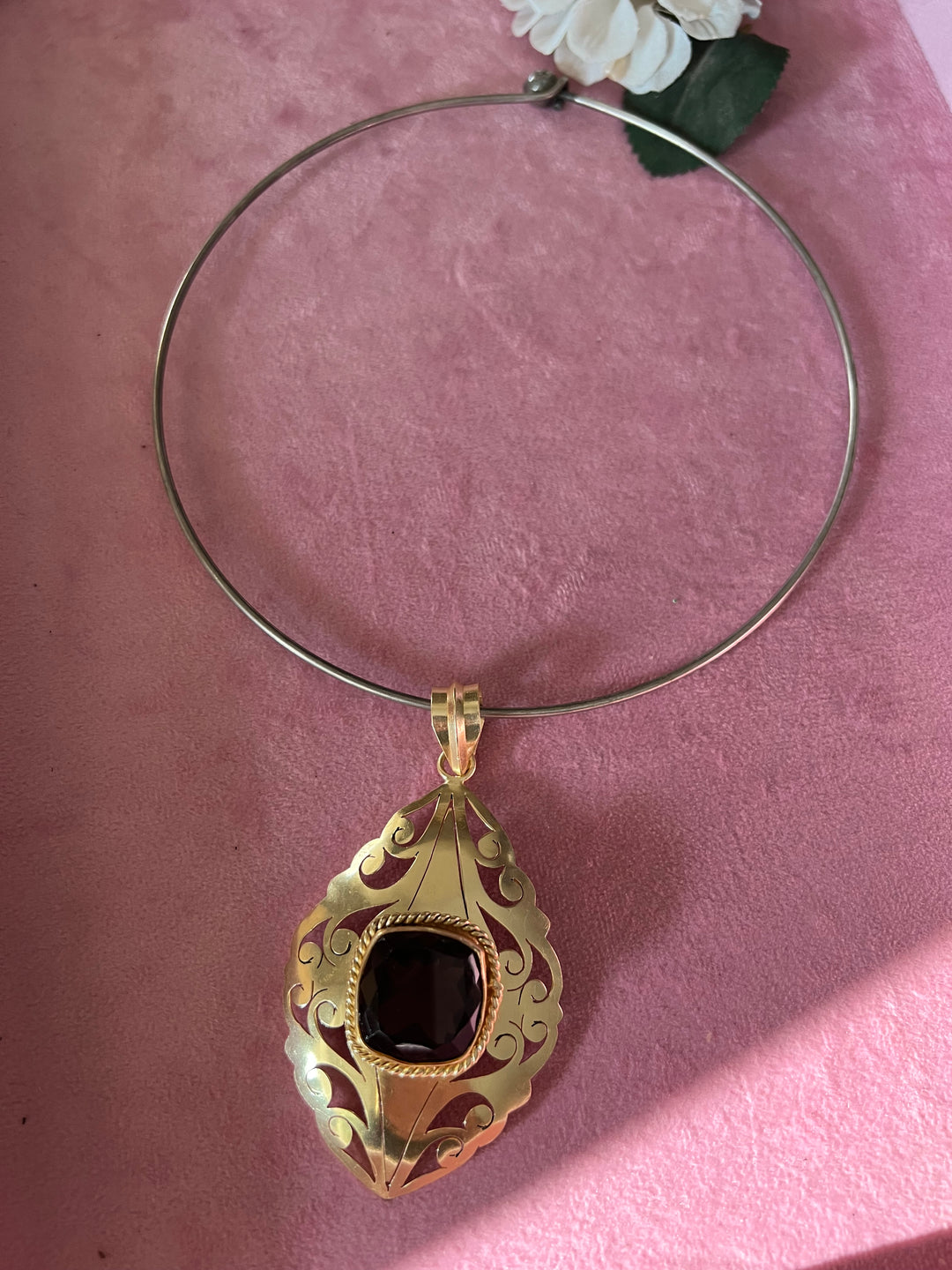 Exquisite Pendant Hasli Necklace